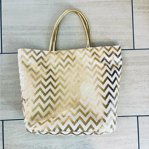 ❗️Boutique Gold Chevron Tote Bag - Picture 1 of 8